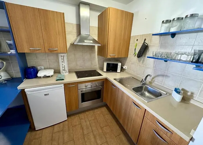 Edificio Marta La Caleta * Адехе